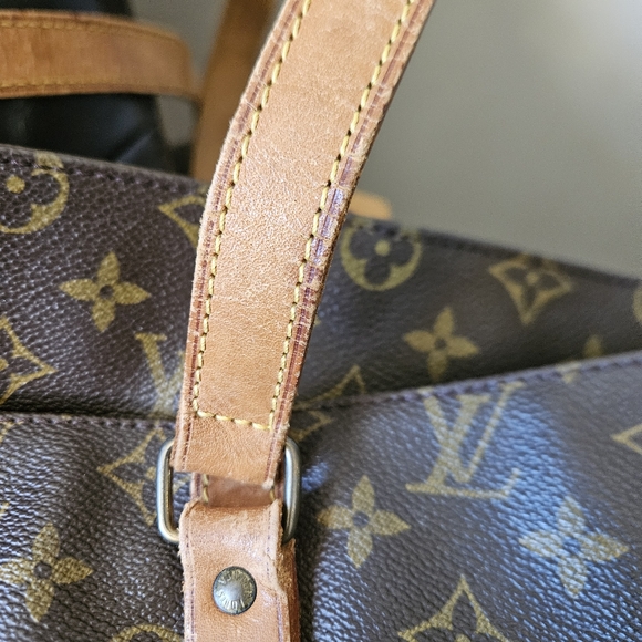 LV SHOPPING TOTE WITH RED AUTHENTIC BAG TAG (key chain not LV) - Picture 6 of 16